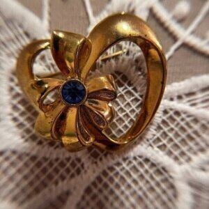 Vintage Avon Heart Brooch Pin
